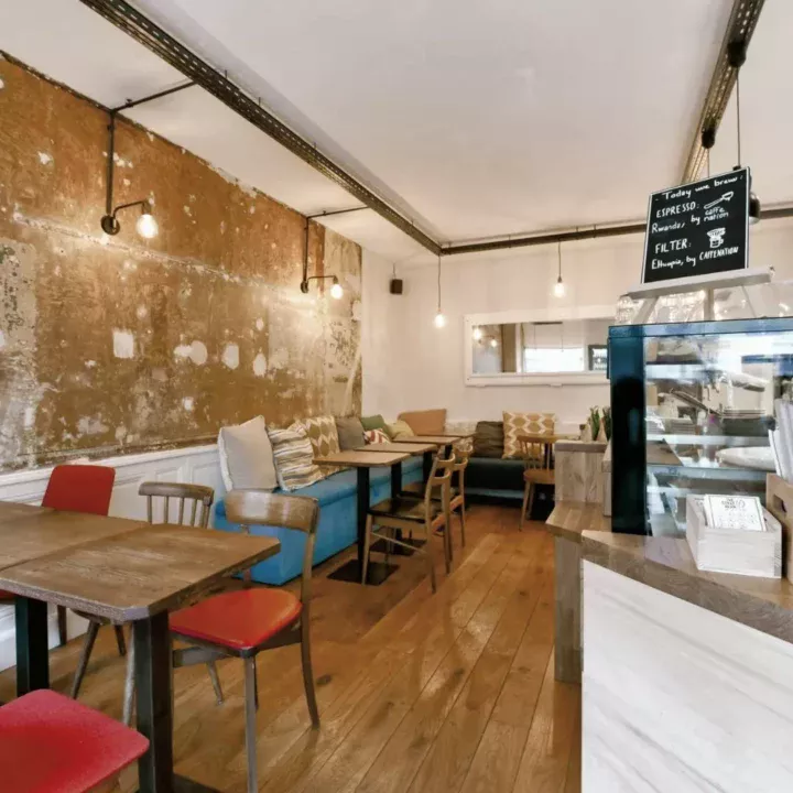 La salle principale du coffee shop