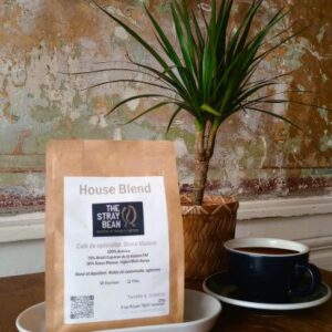 Sachet de grains de café avec plante et tasse - House Blend Brazil-Kenya